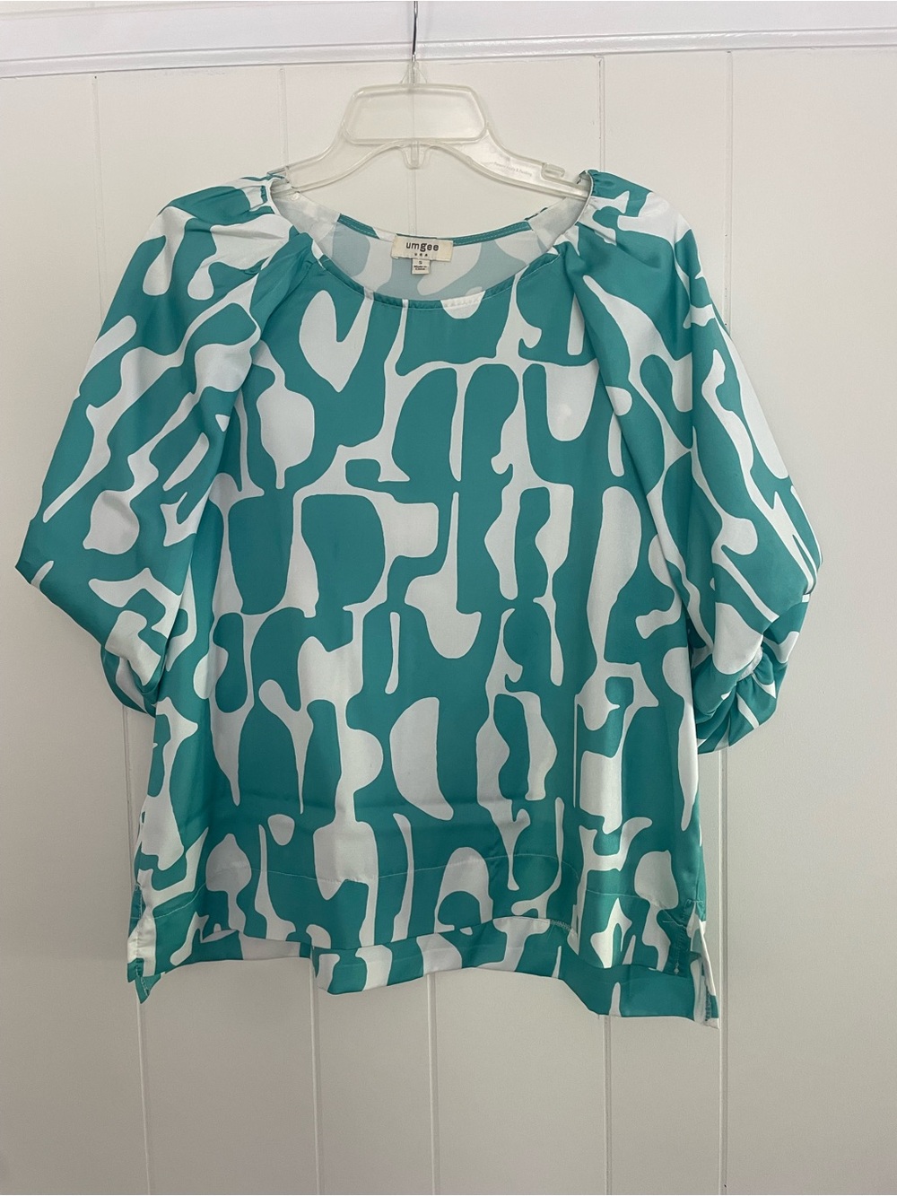 Umgee turquoise and white top